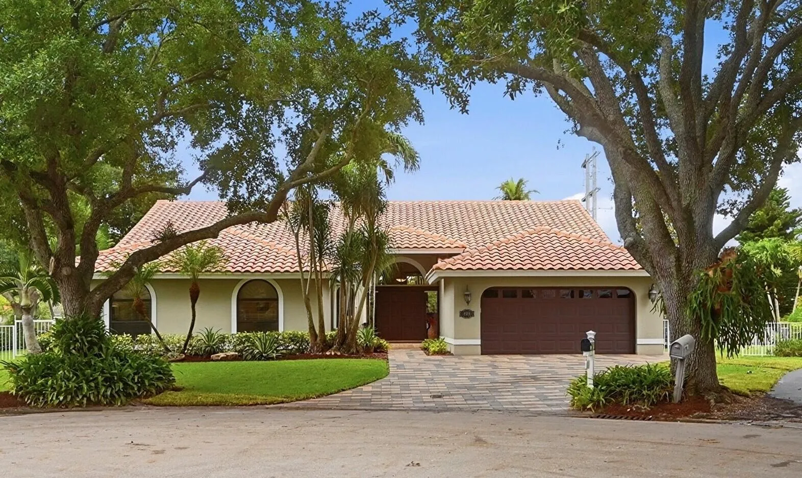 Front of home and cul de sac