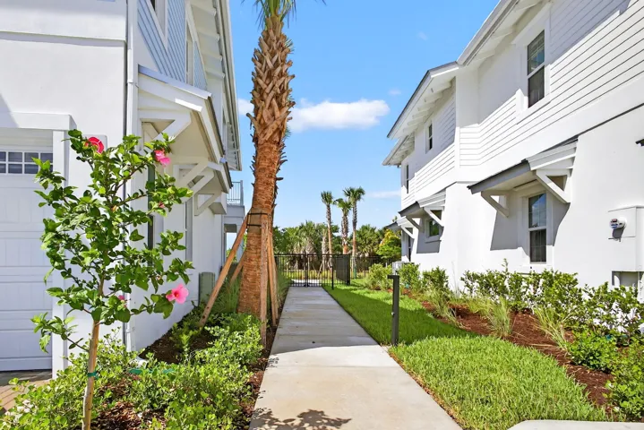 Path to River Walk