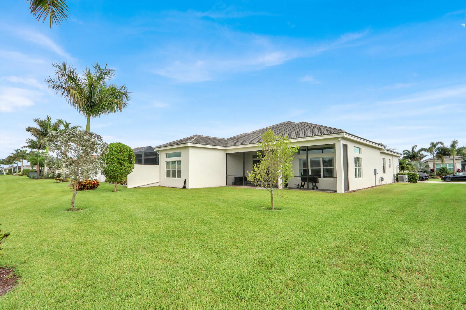 LOTS OF SPACE BETWEEN NEIGHBOR