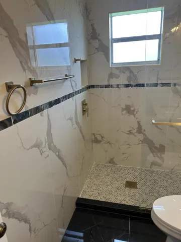 Guest Bath 2 w/ walk in Shower