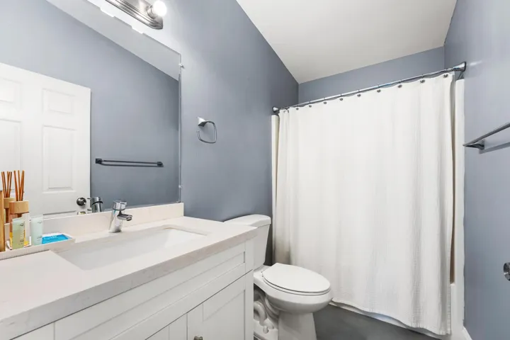 Upstairs Bathroom 2