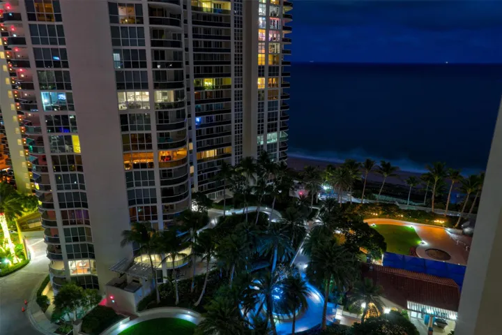 NIGHT VIEW