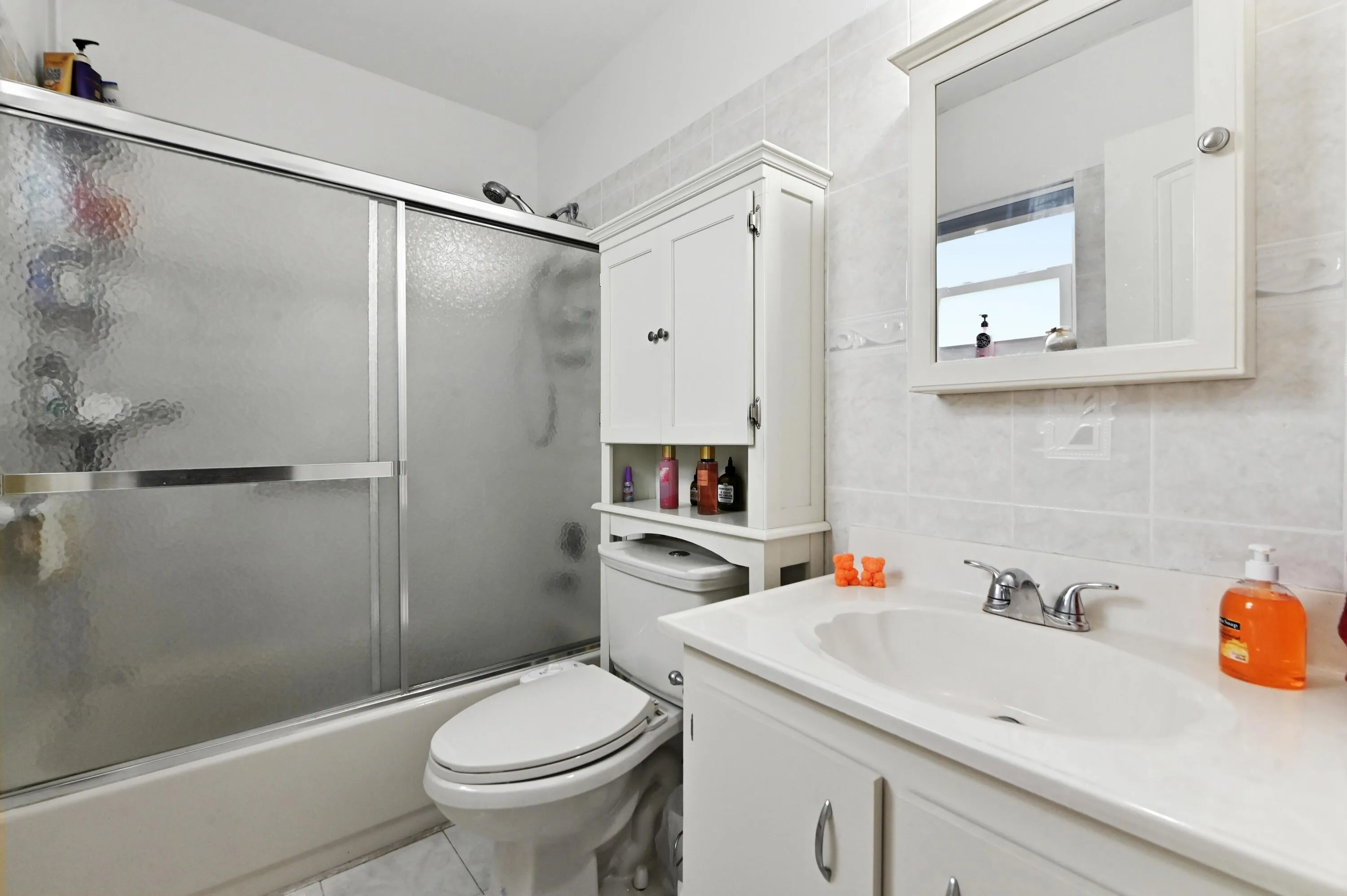 25 Bathroom 02