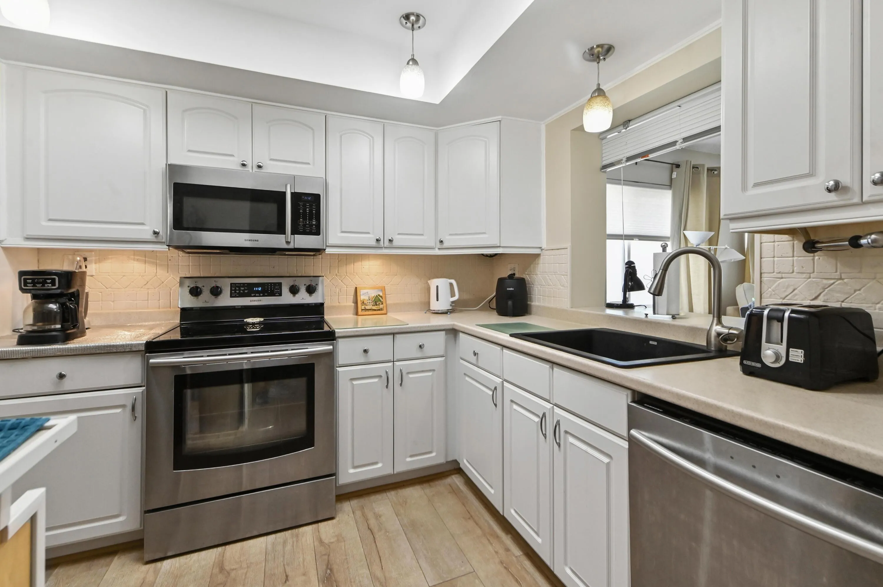 10 Kitchen 01