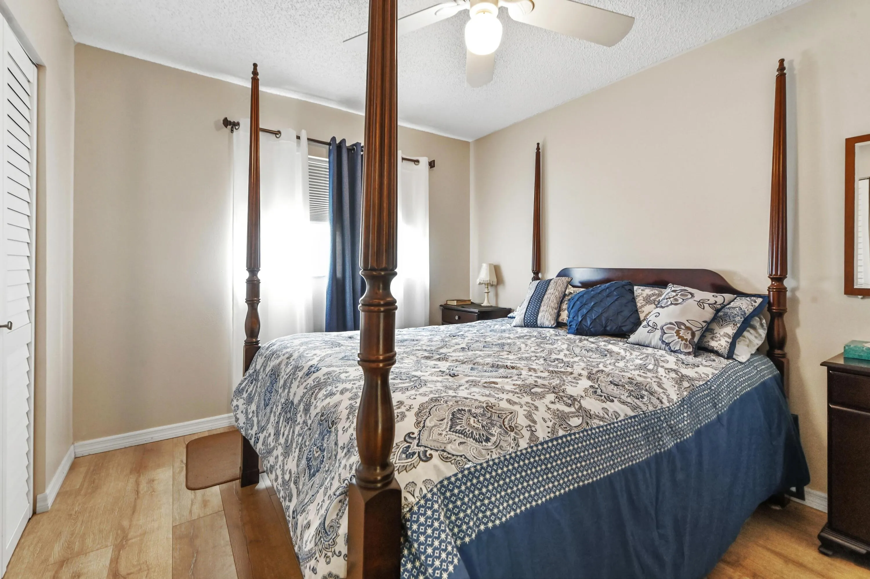 18 Bedroom 01