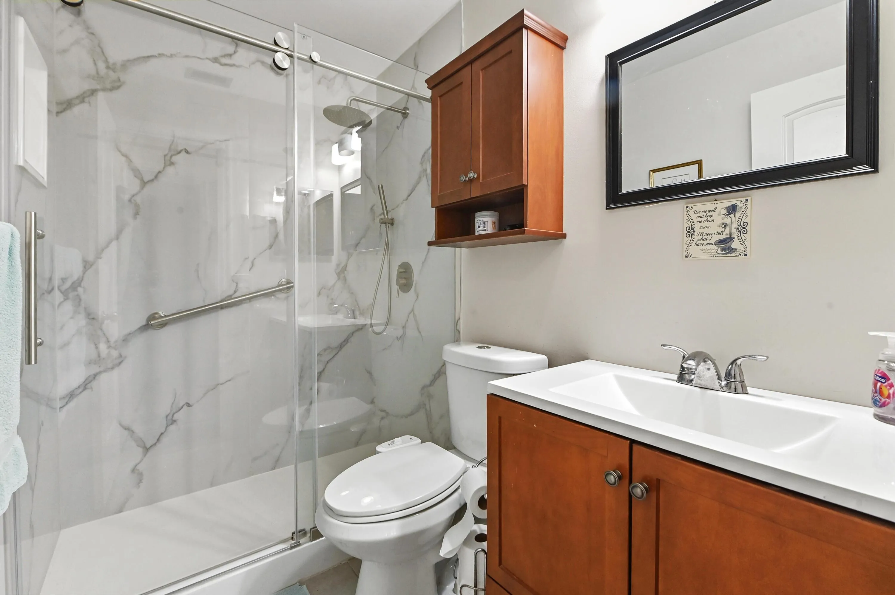 21 Bathroom 01