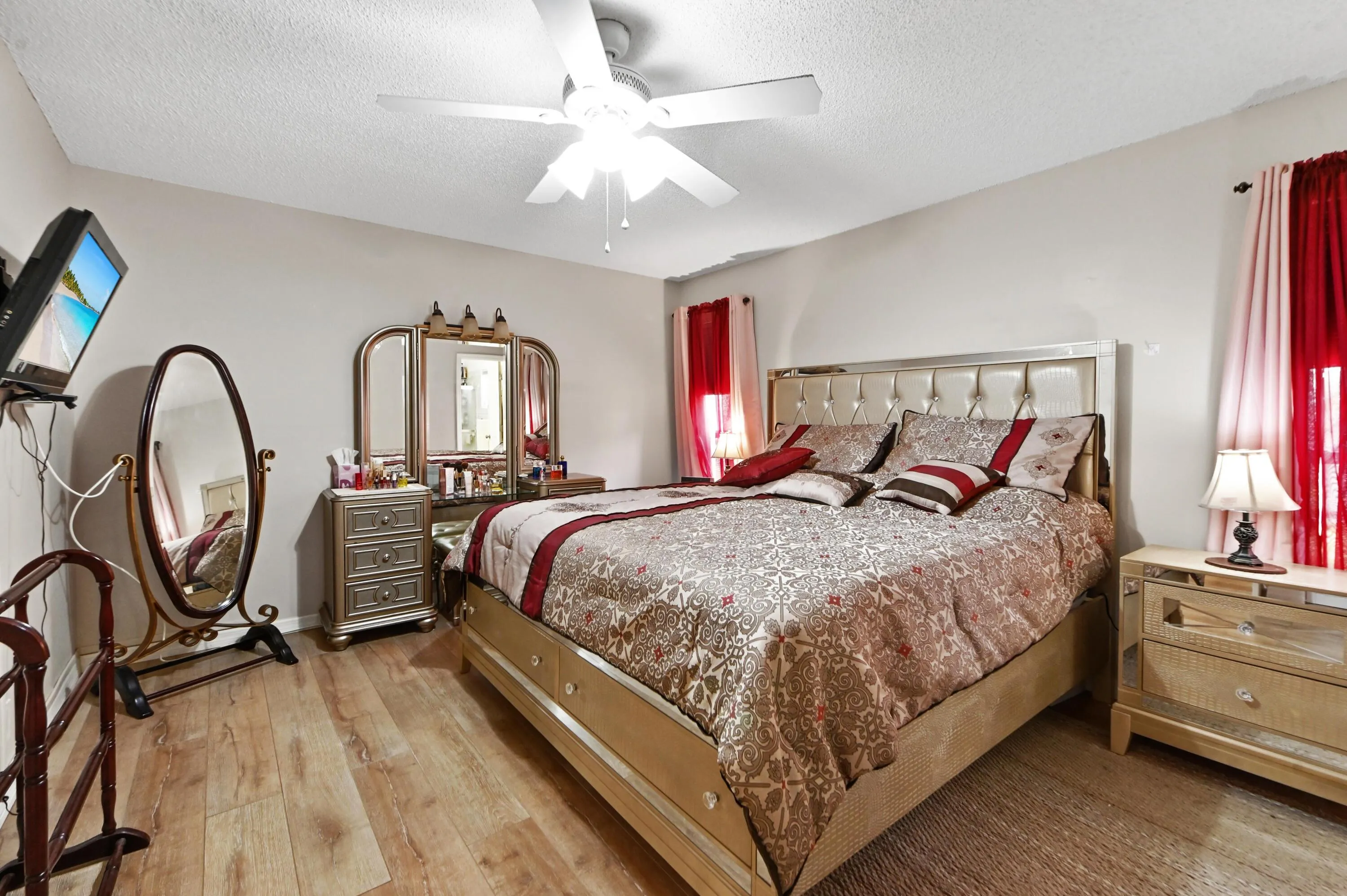 22 Bedroom 04