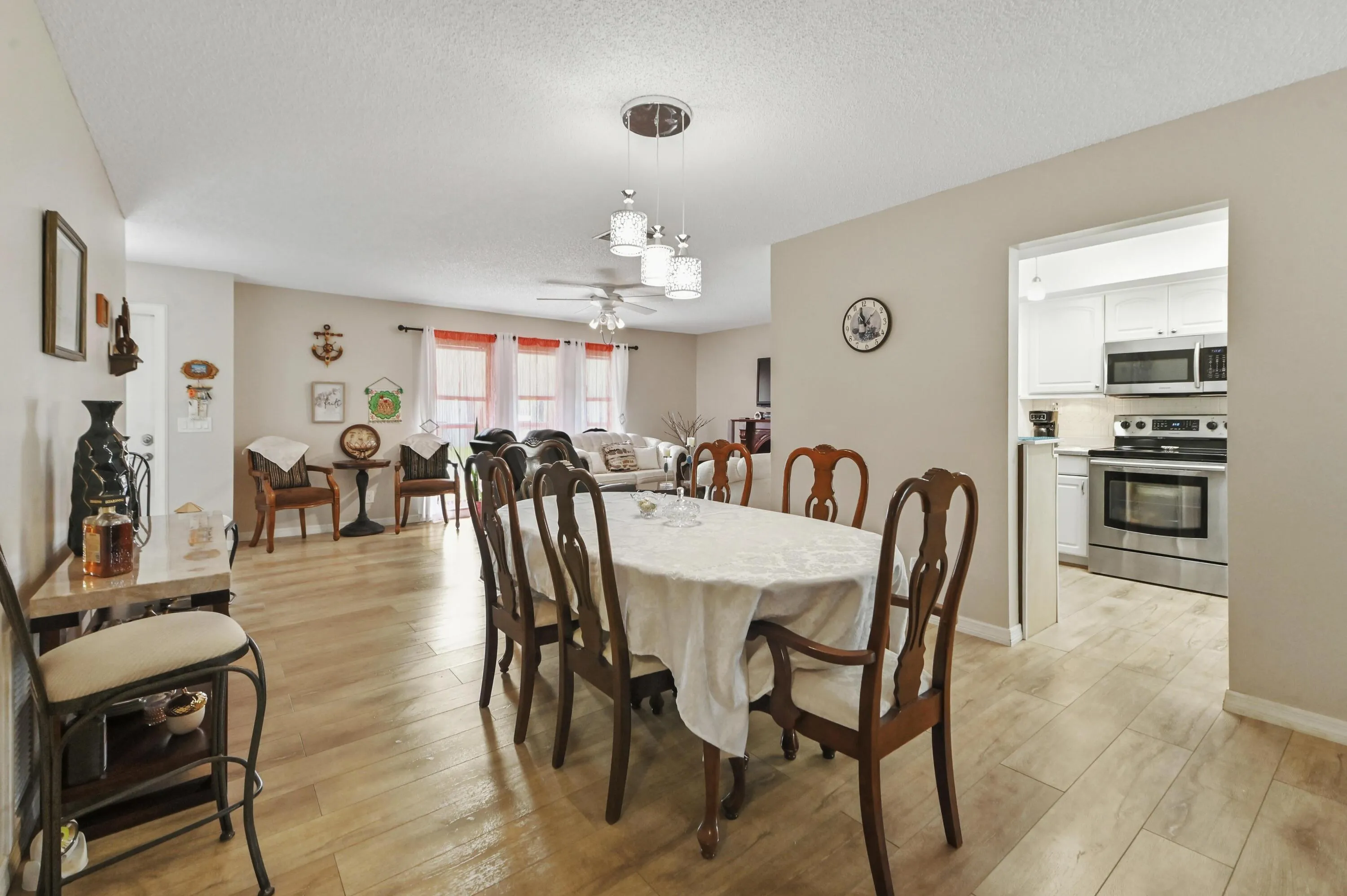 09 Dining room 02