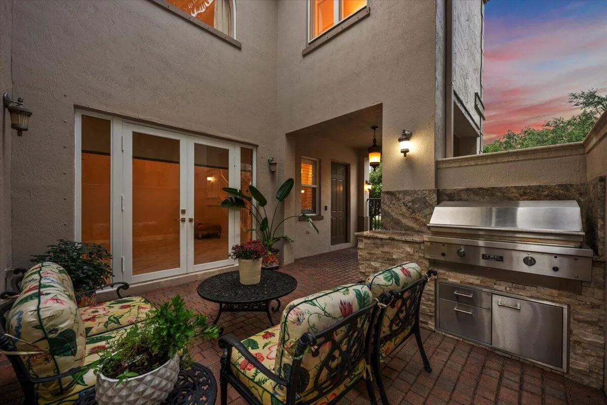 Private Entertainment Courtyard