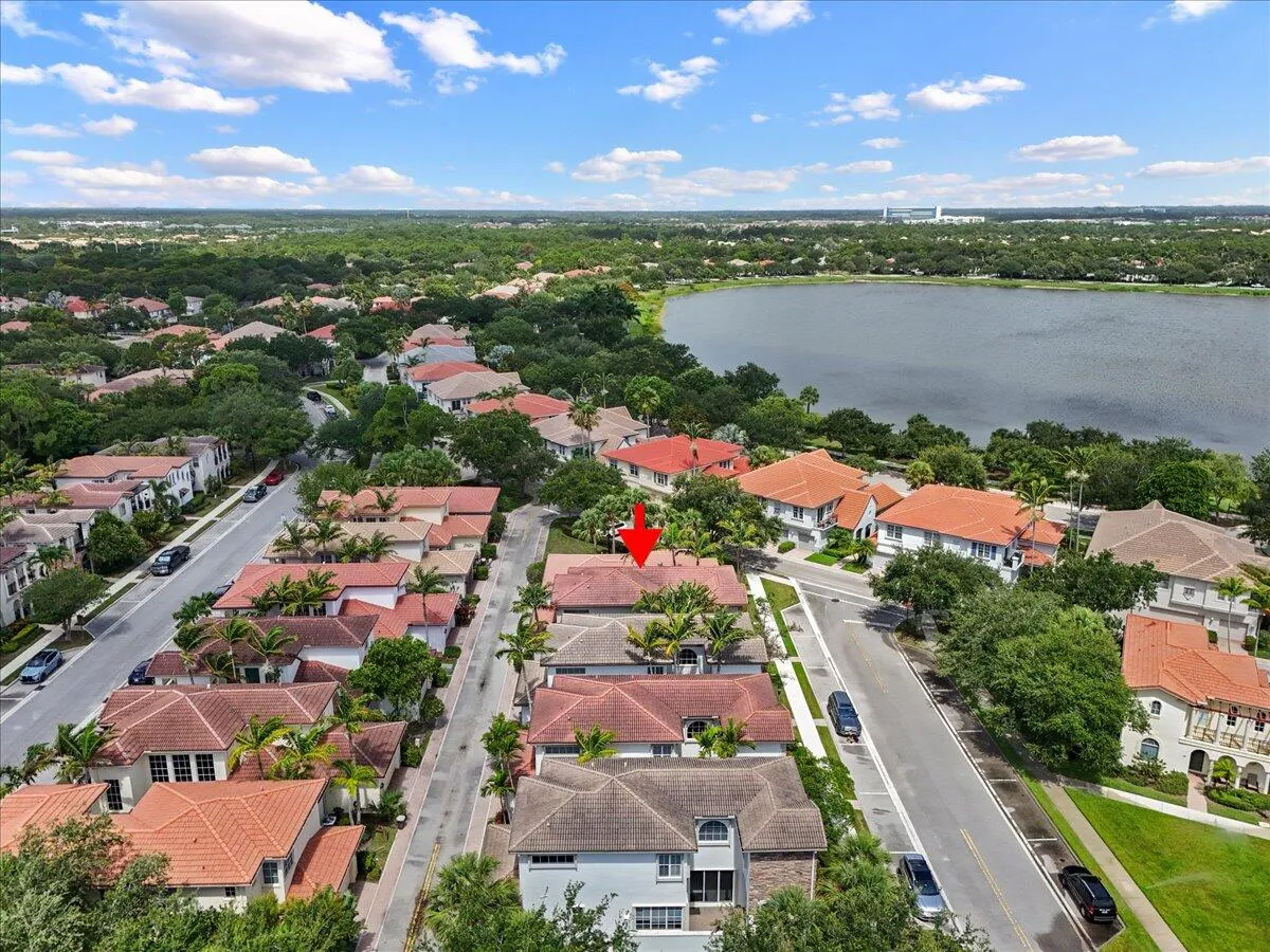 Close Proximity to Lake & Clubhouse