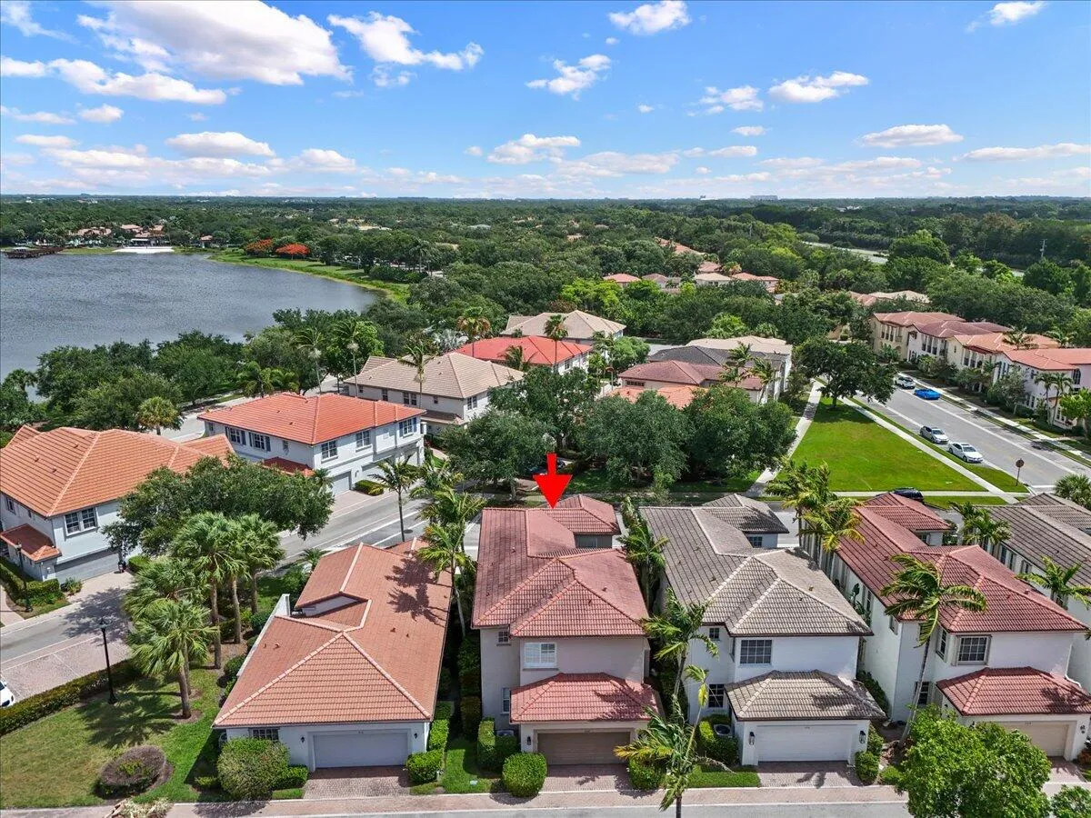 Close Proximity to Lake & Clubhouse