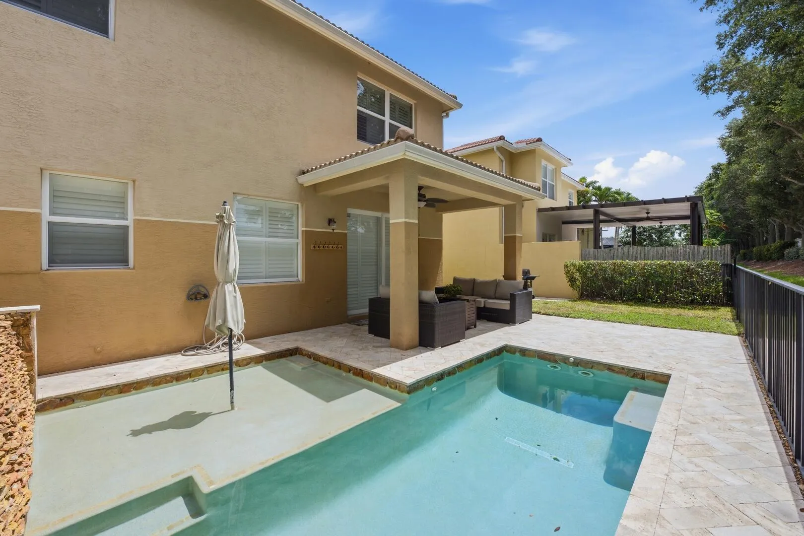 Custom Pool