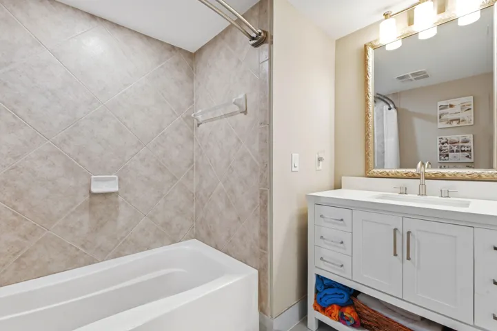 36 Bathroom 02