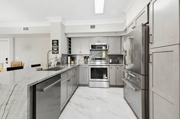 23 Kitchen 01