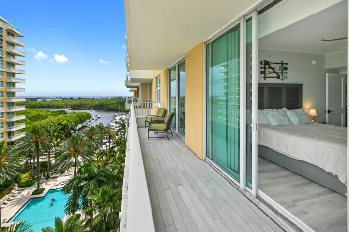 45 Balcony 03