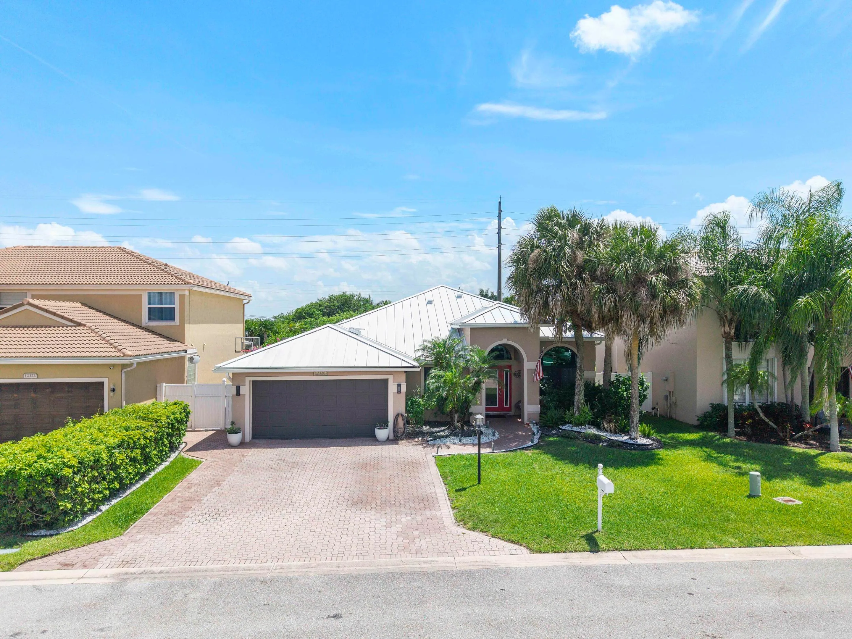 12328 St Simon Dr_003