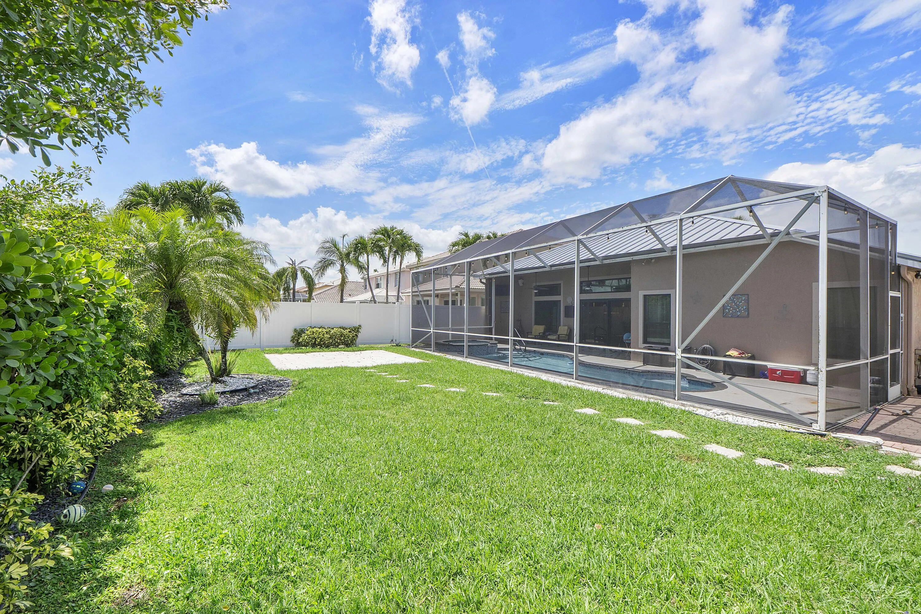 12328 St Simon Dr_057