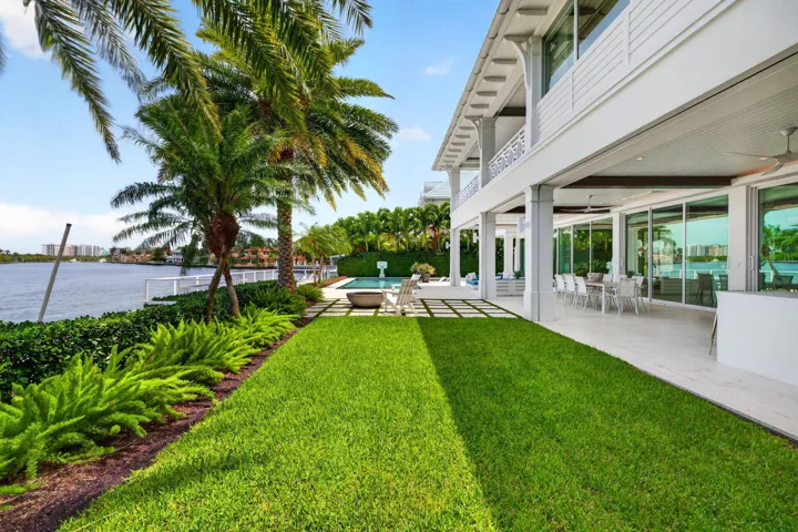 Amazing Green Area for Play or Pets