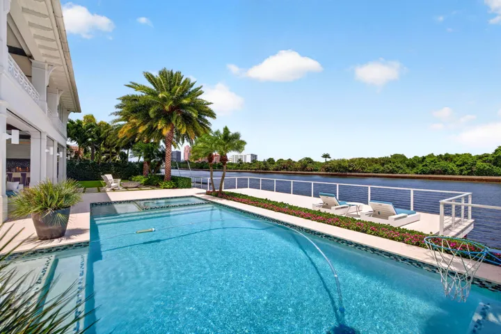 Incredible Poolside Intracoastal View