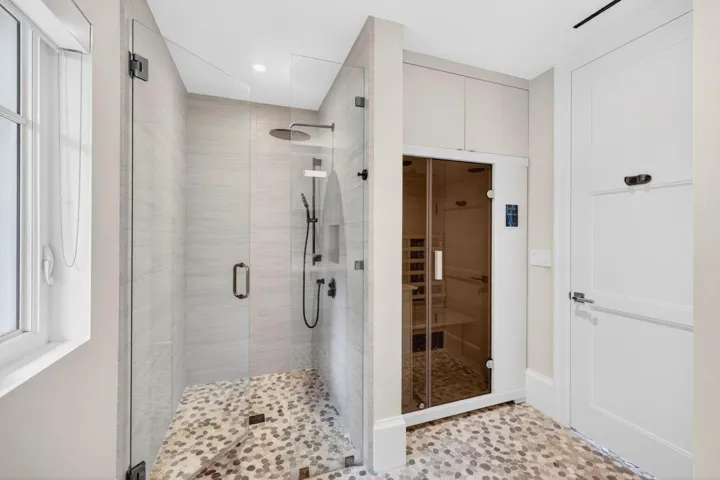 Gym Bath with Ultra Red Sauna