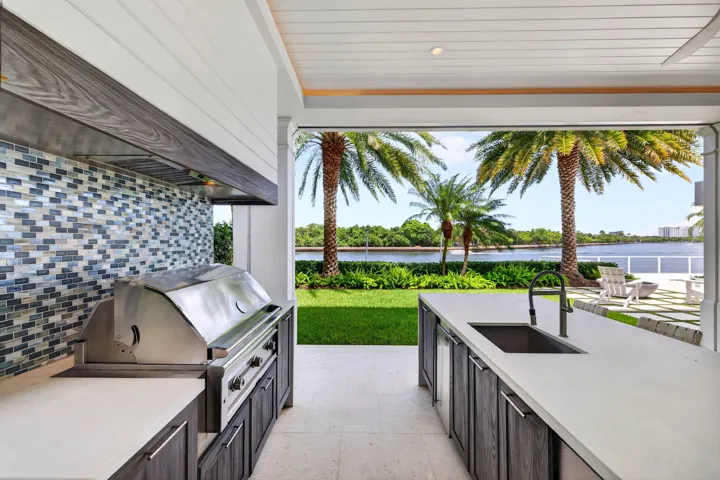 Fully Equipped Summer Kitchen