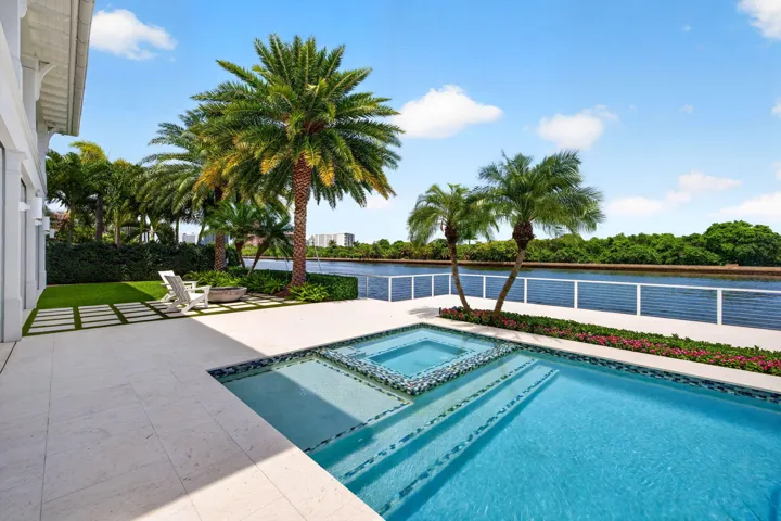 Custom Pool - Bench Lounge and Spa