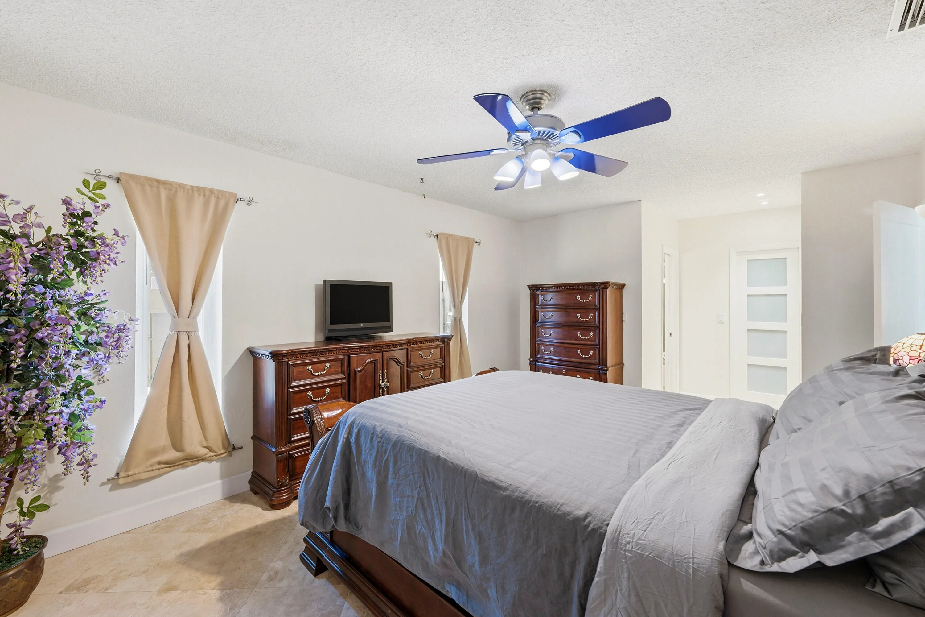 Big Primary Bedroom with En-Suite Bathroom & Bright Walk-In Closet with Frosted Glass Doors.