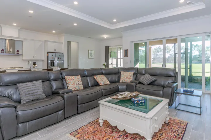 714 Hookline Cir Loxahatchee-large-010-0