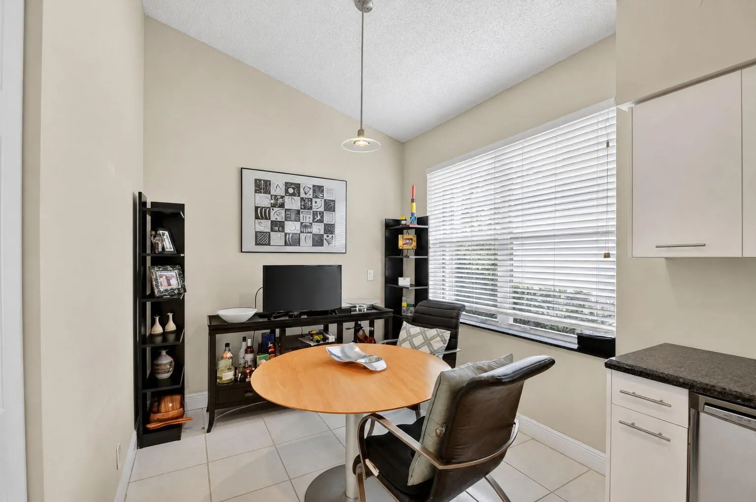 Eat-in Kitchen
