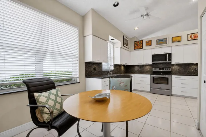 14-web-or-mls-6400 3 Lakes Ln (5)