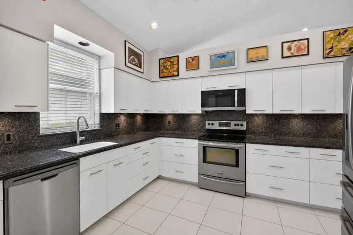 kitchen with vaulted ceilings