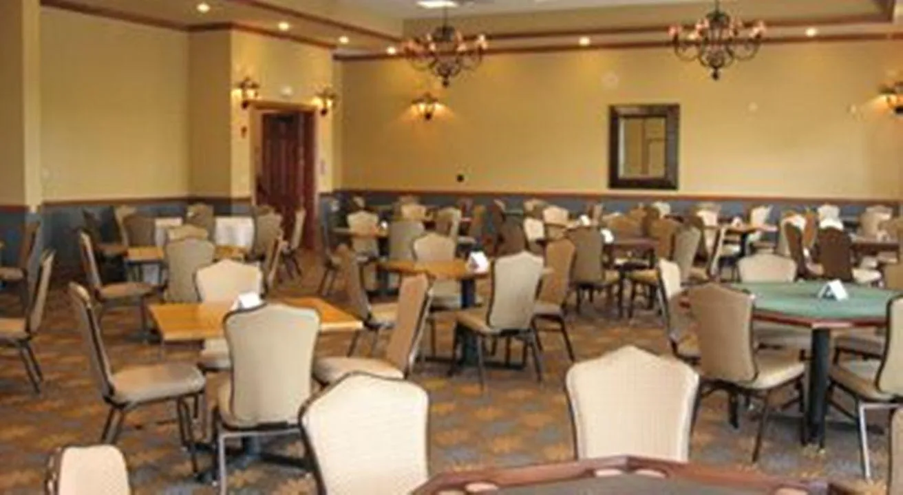 8-Card Room