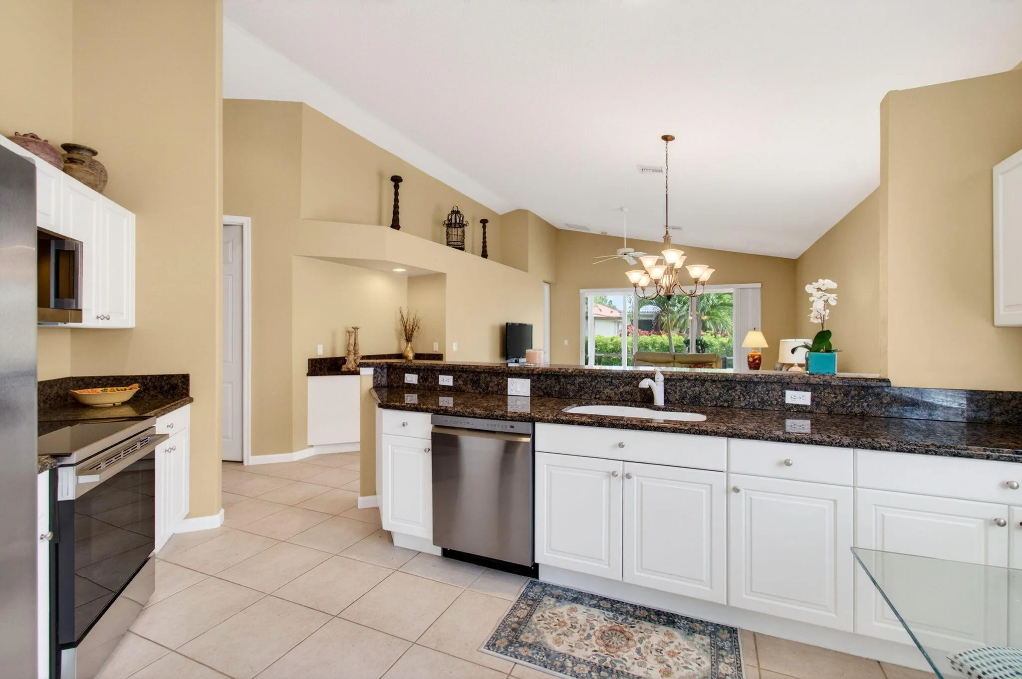 Breakfast Bat w Granite Counters