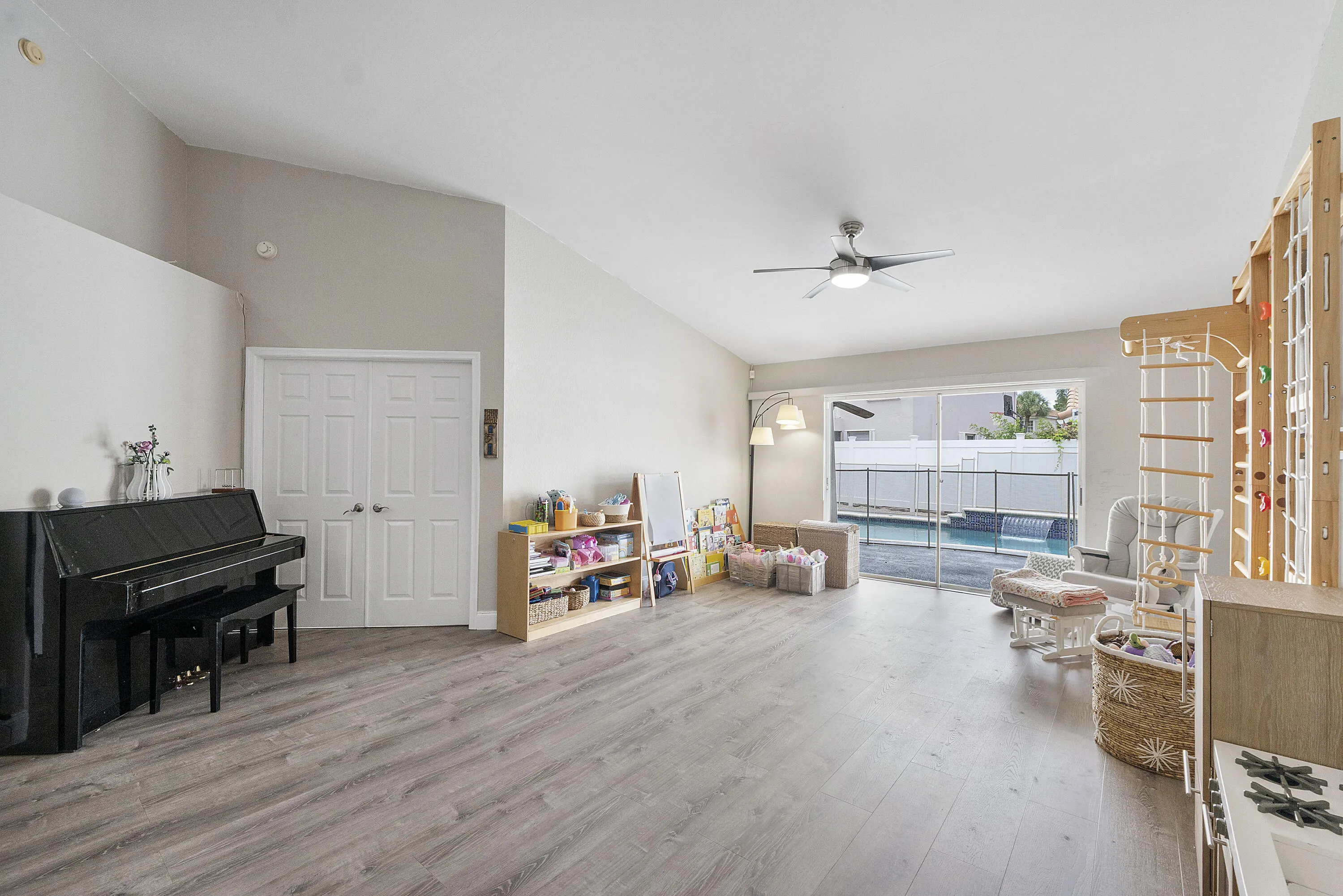 18242 Blue Lake Way_037