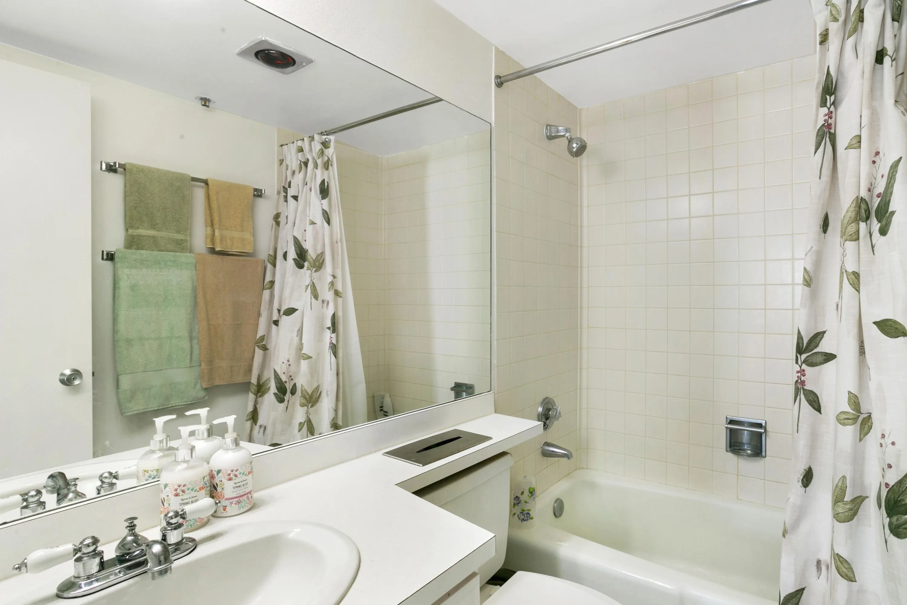 3000 401 Second Bathroom