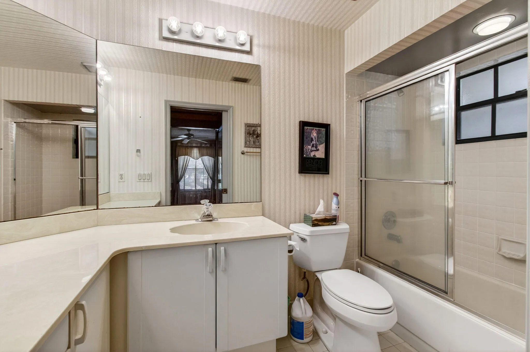 2nd Guest Bath En-suite
