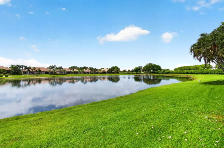 Beautiful Private Lake Views