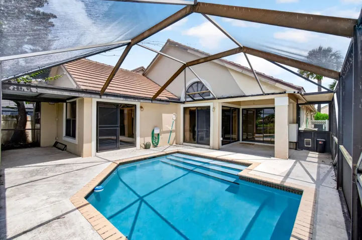 Screened-in Pool
