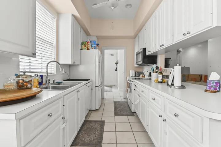 11 Kitchen 02