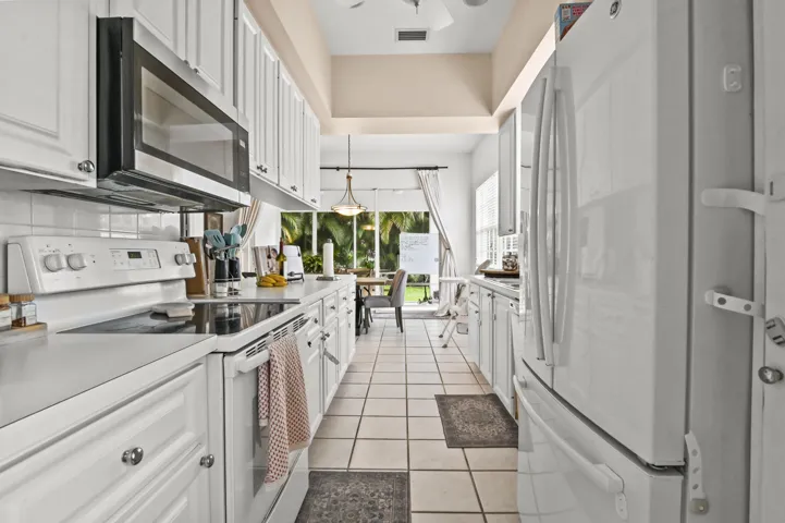 10 Kitchen 01