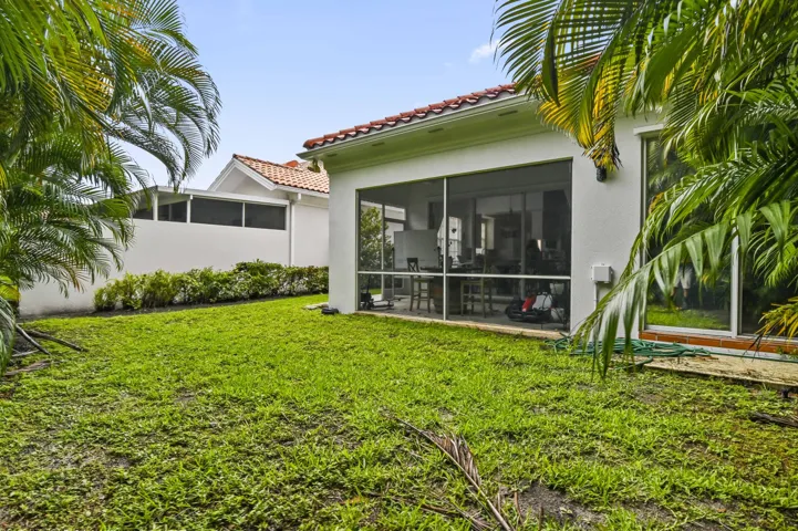 32 Backyard 02