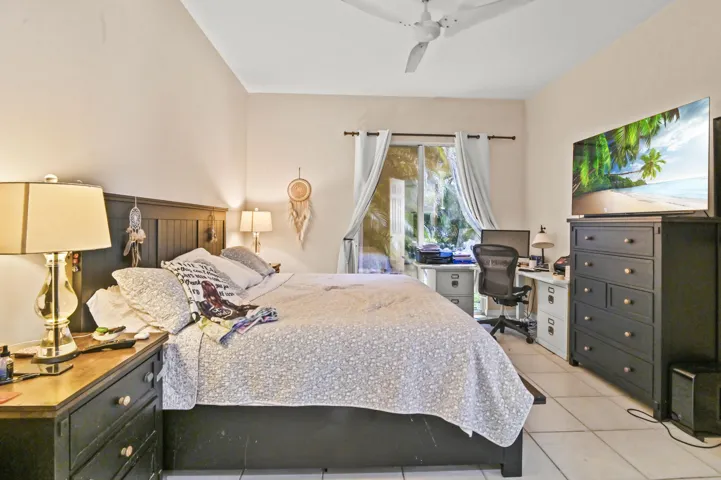 22 Bedroom 03