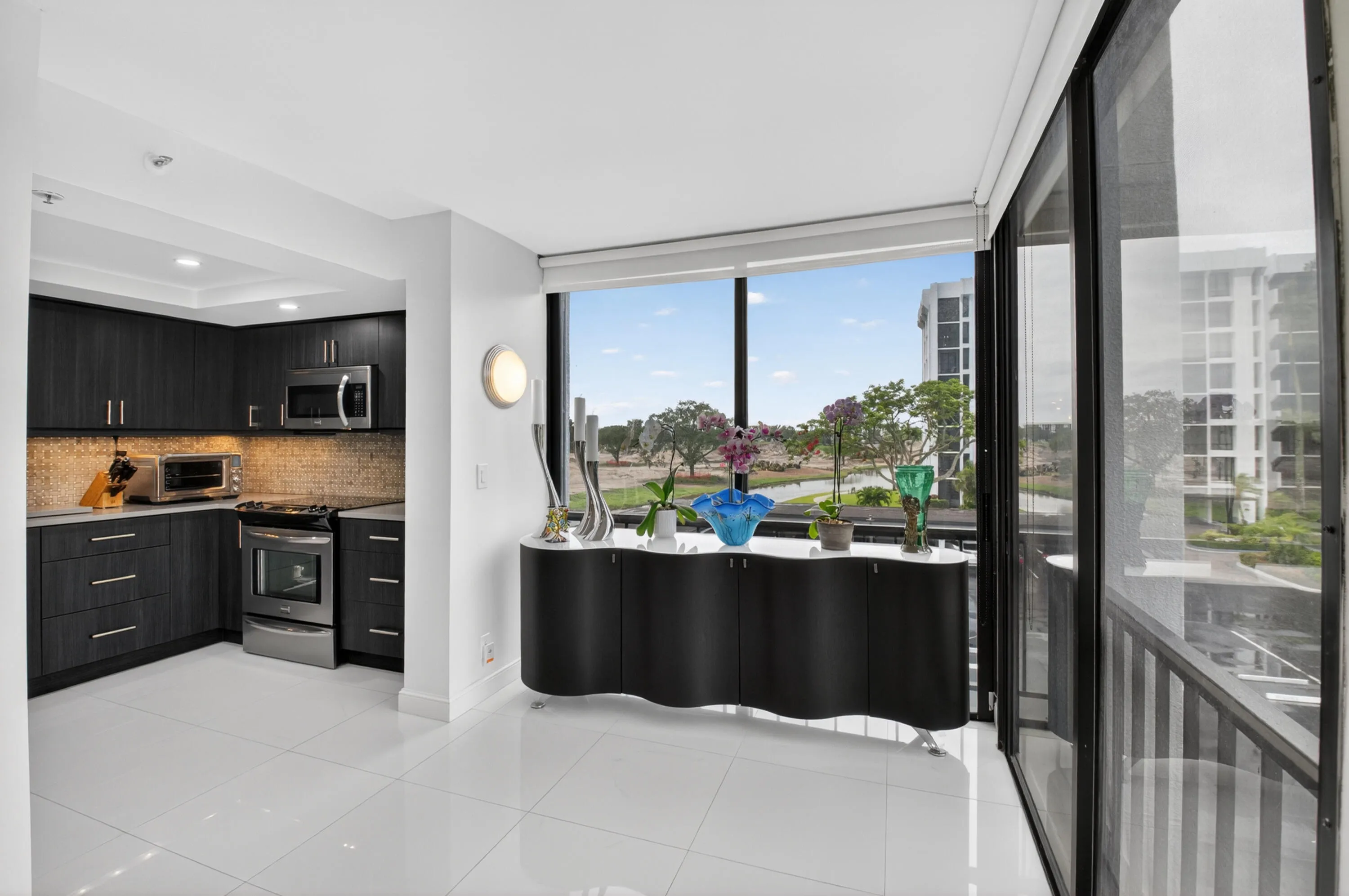 OPEN KITCHEN