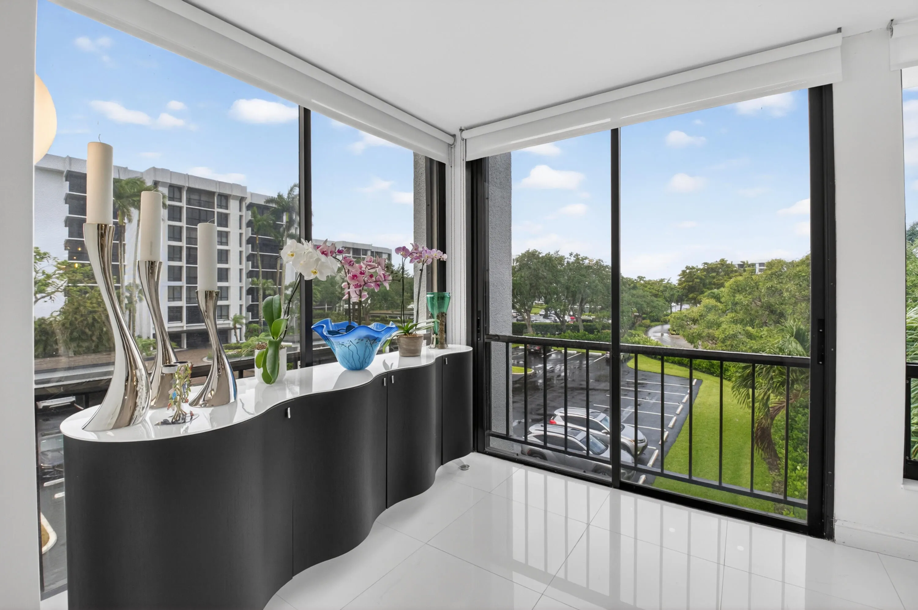 OPEN KITCHEN
