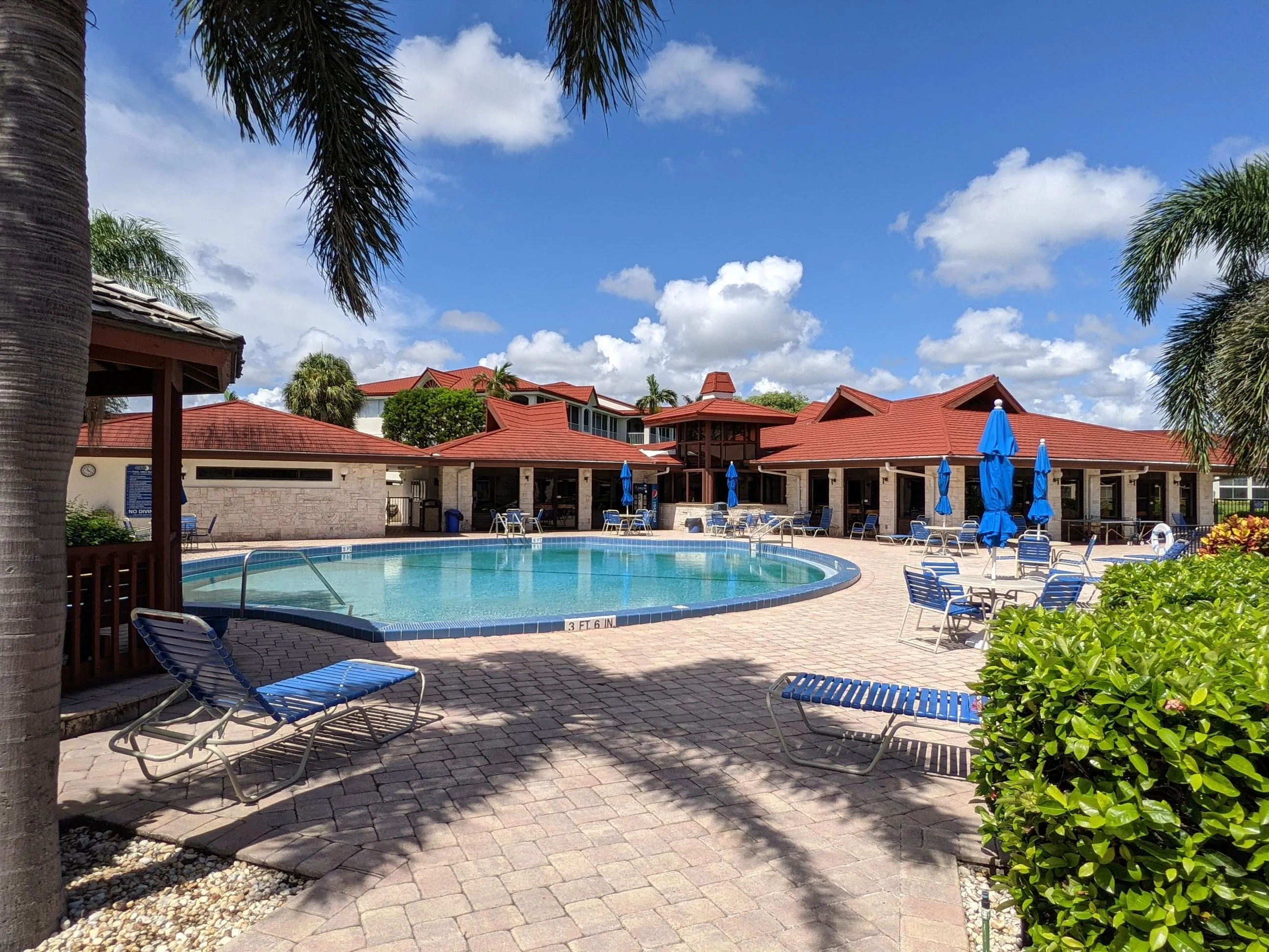 08_Pool and Community amenities