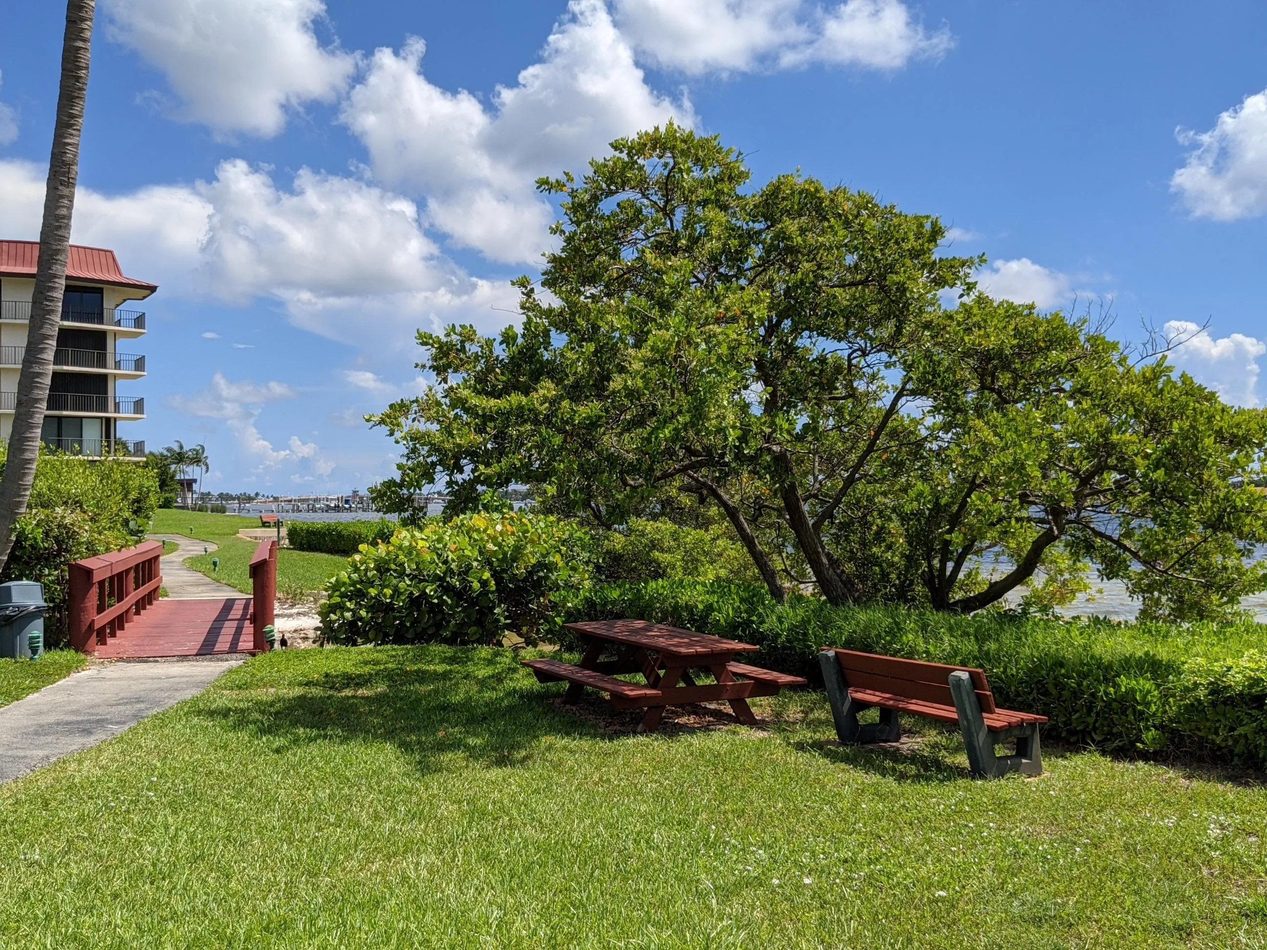 07_Picnic Area by the Beach
