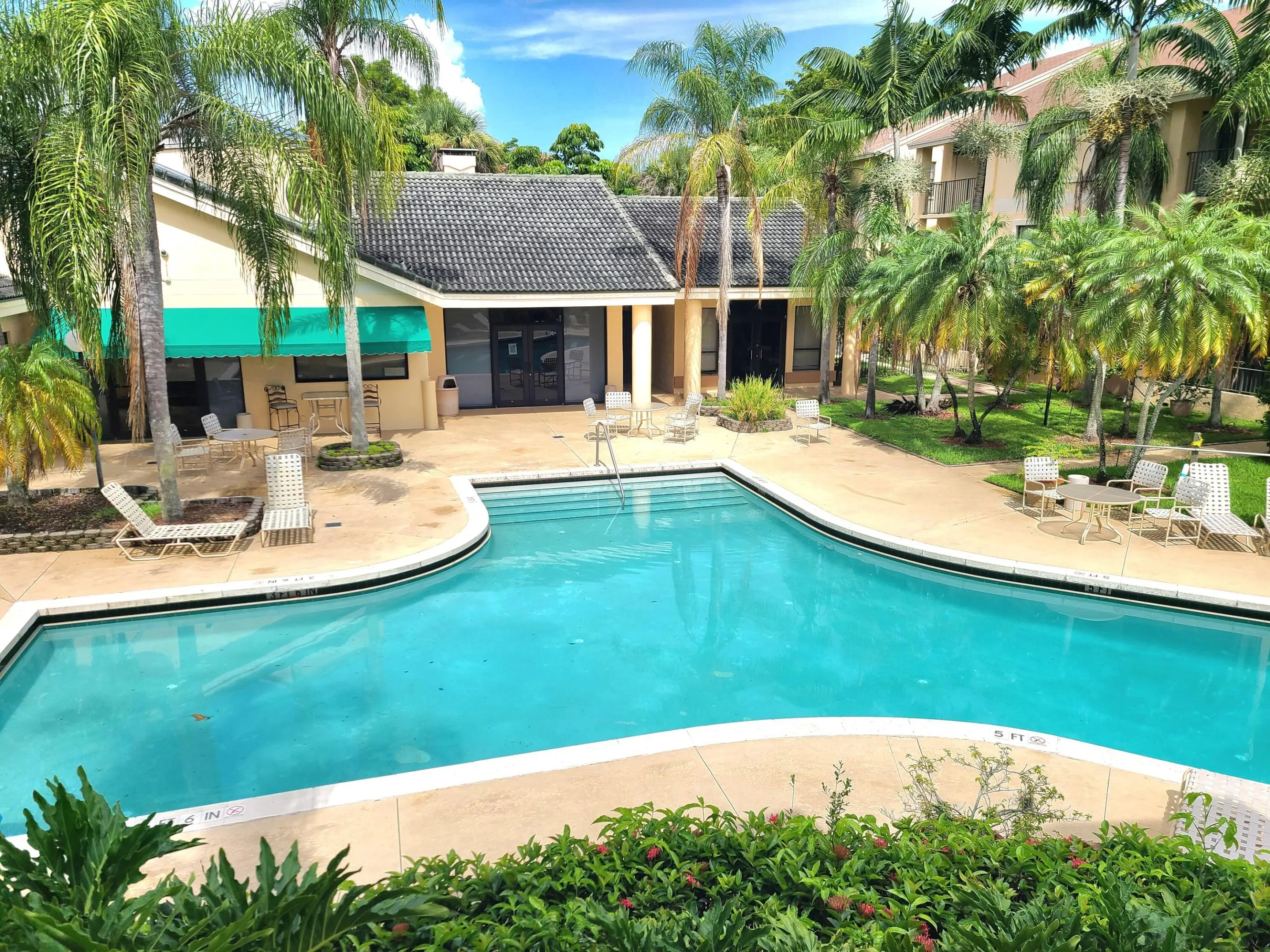 RESORT-STYLE POOL NEXT TO YOUR CLUBHOUSE THAT HOUSES YOUR FITNESS CENTER