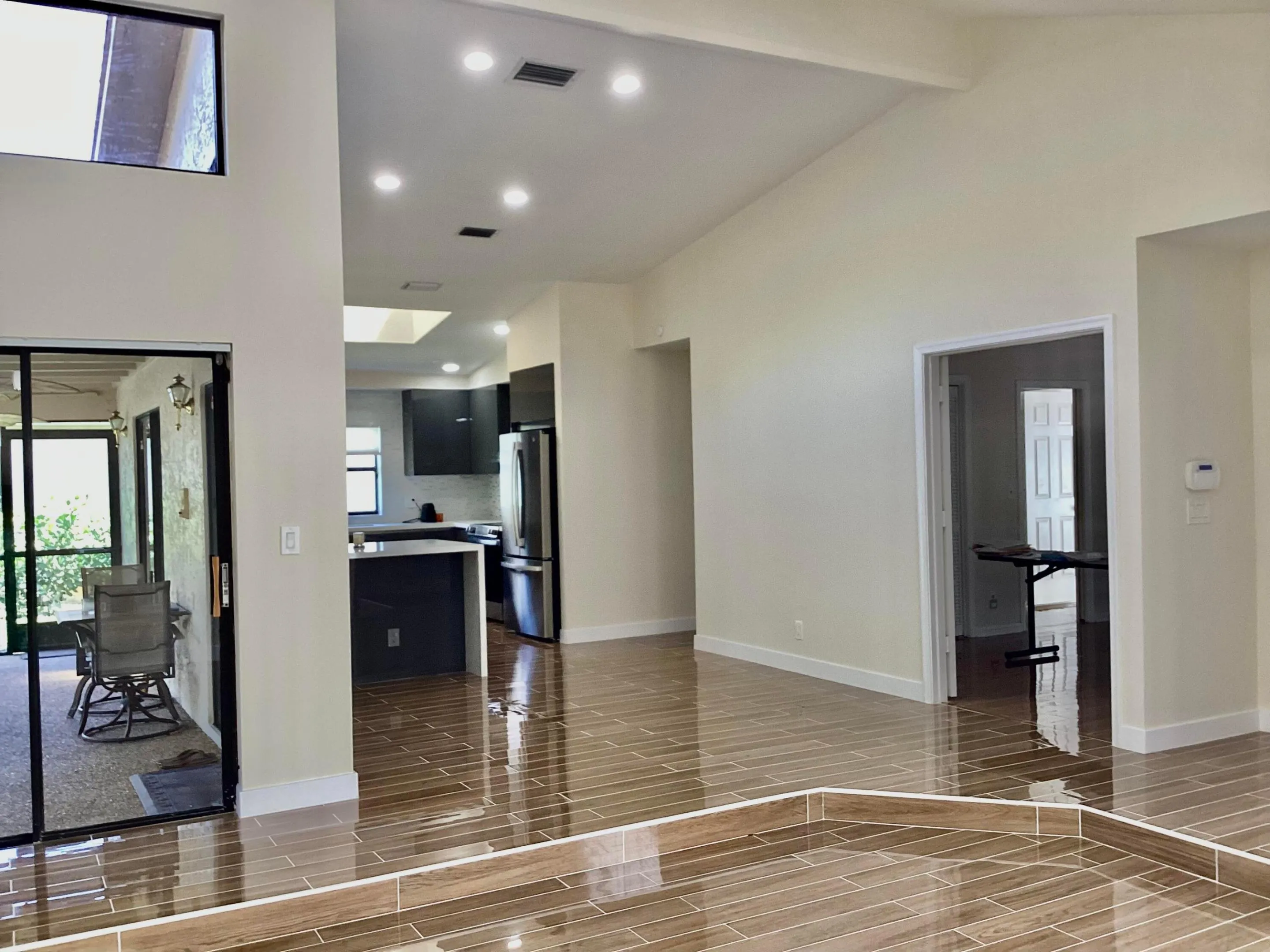 OPEN LIVING AREA