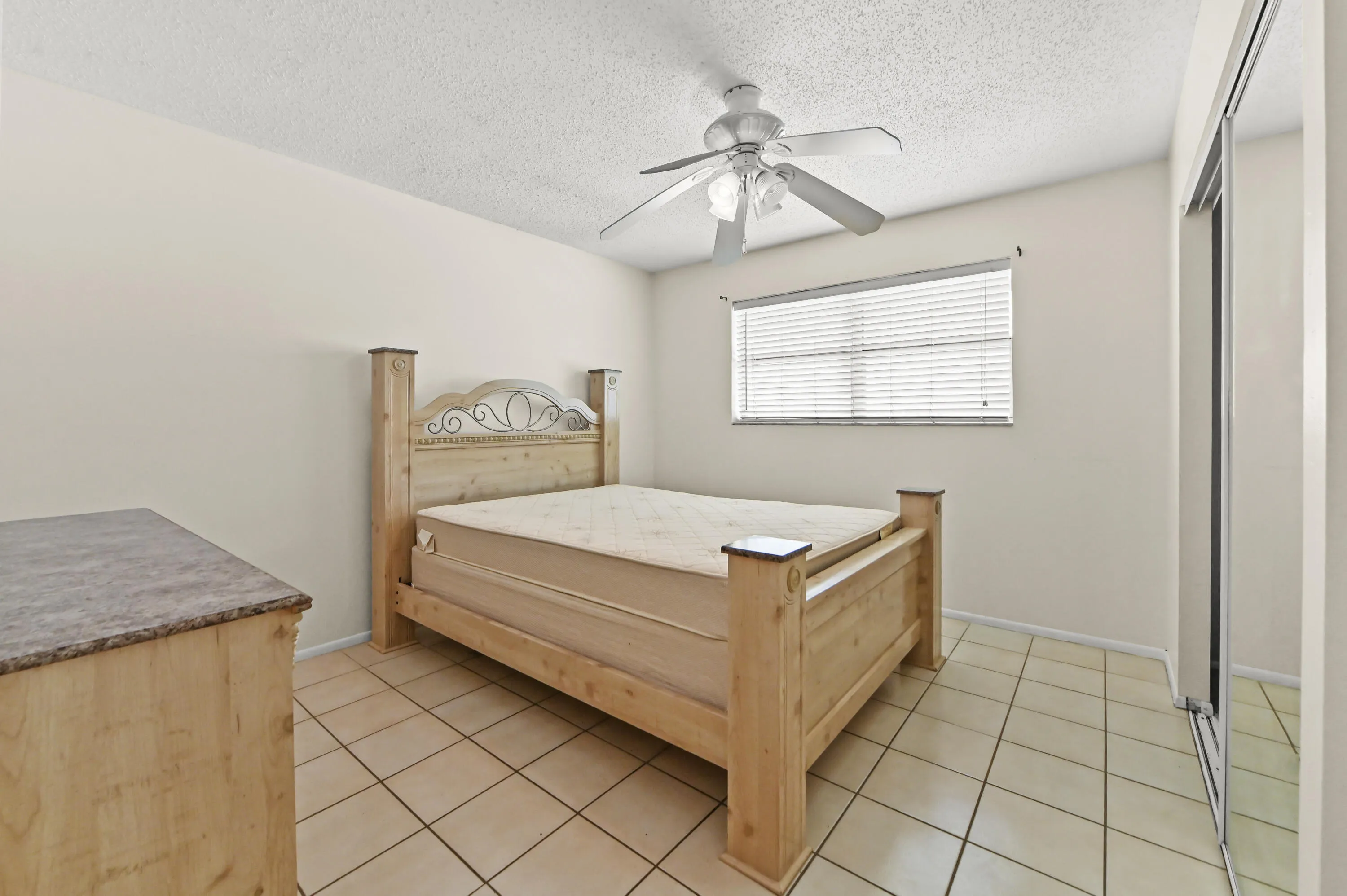 14 Bedroom 01
