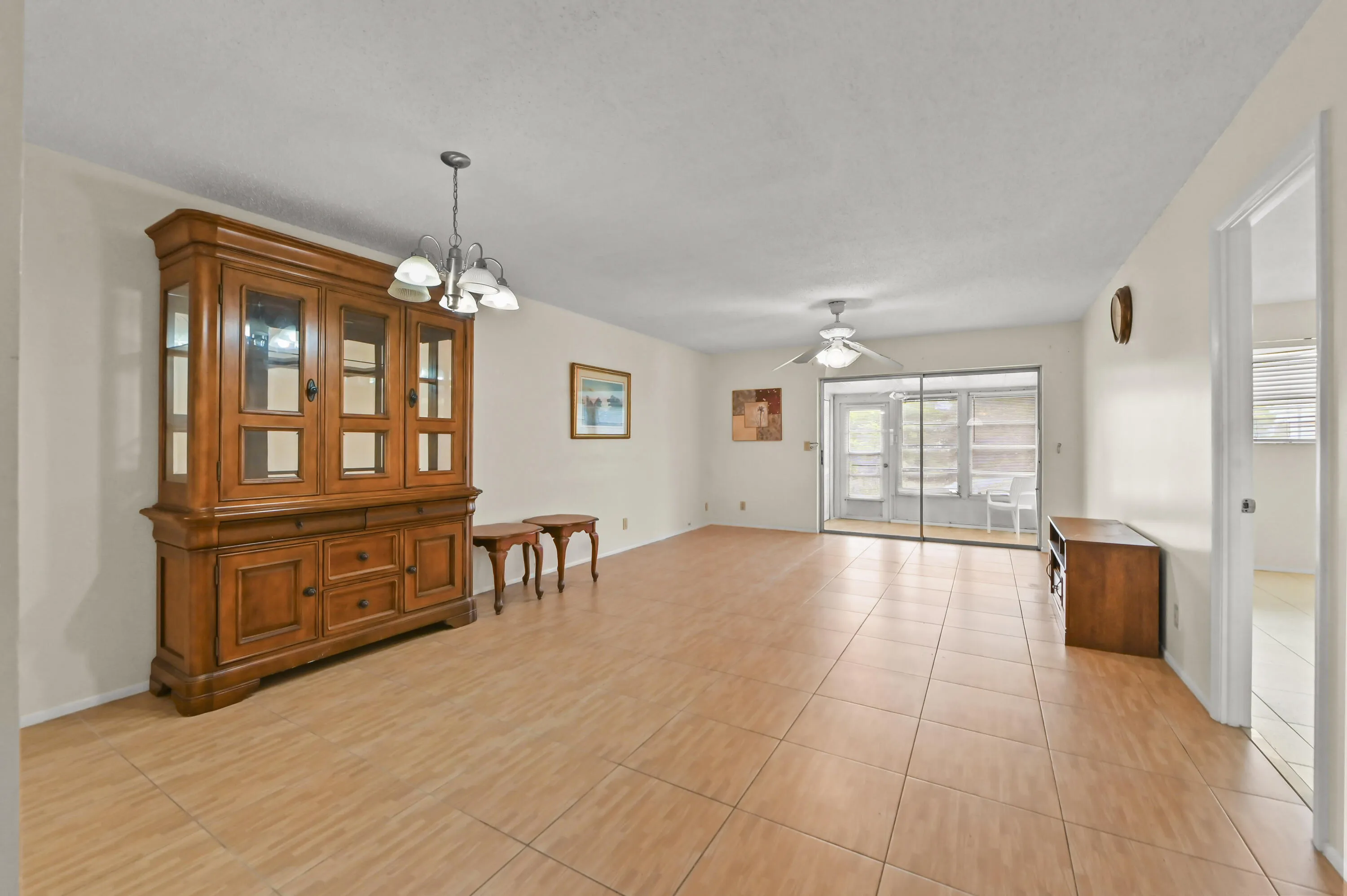 07 Dining area 01